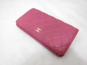 【シャネル 財布修理】ボールペン跡消し、全体のリペア補修