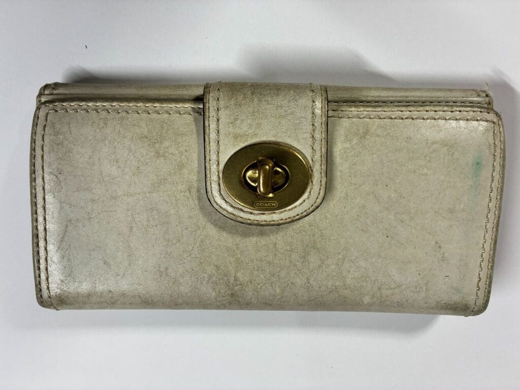 【COACH革財布修理】コーチ財布 キズ、汚れ補修  染め直し　