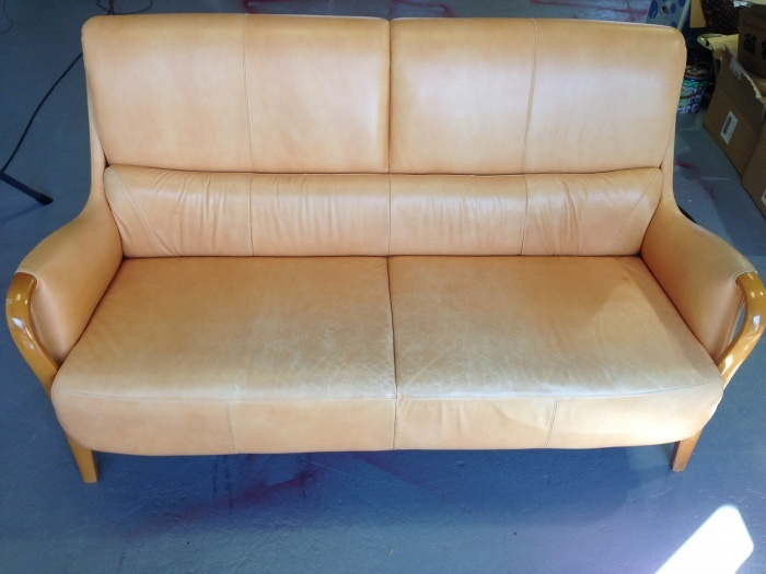 本革2人掛けソファ  補修・染め直し